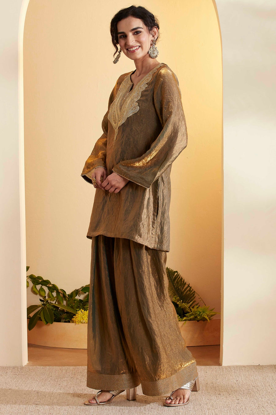 Green & Antique Gold Metallic Shimmer Embroidered Kurta Set – view 4