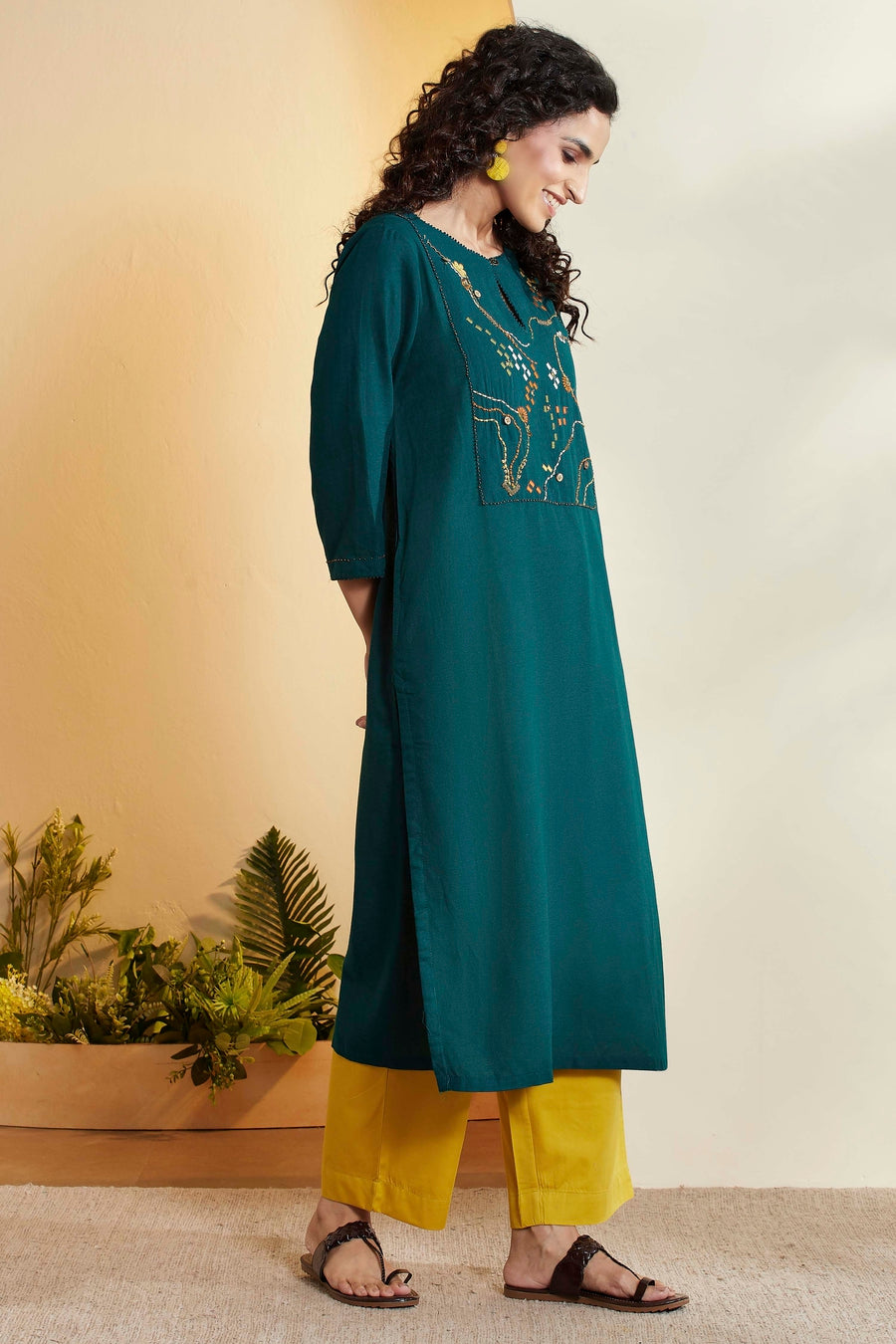 Bottle Green Embroidered Straight Kurta – view 4