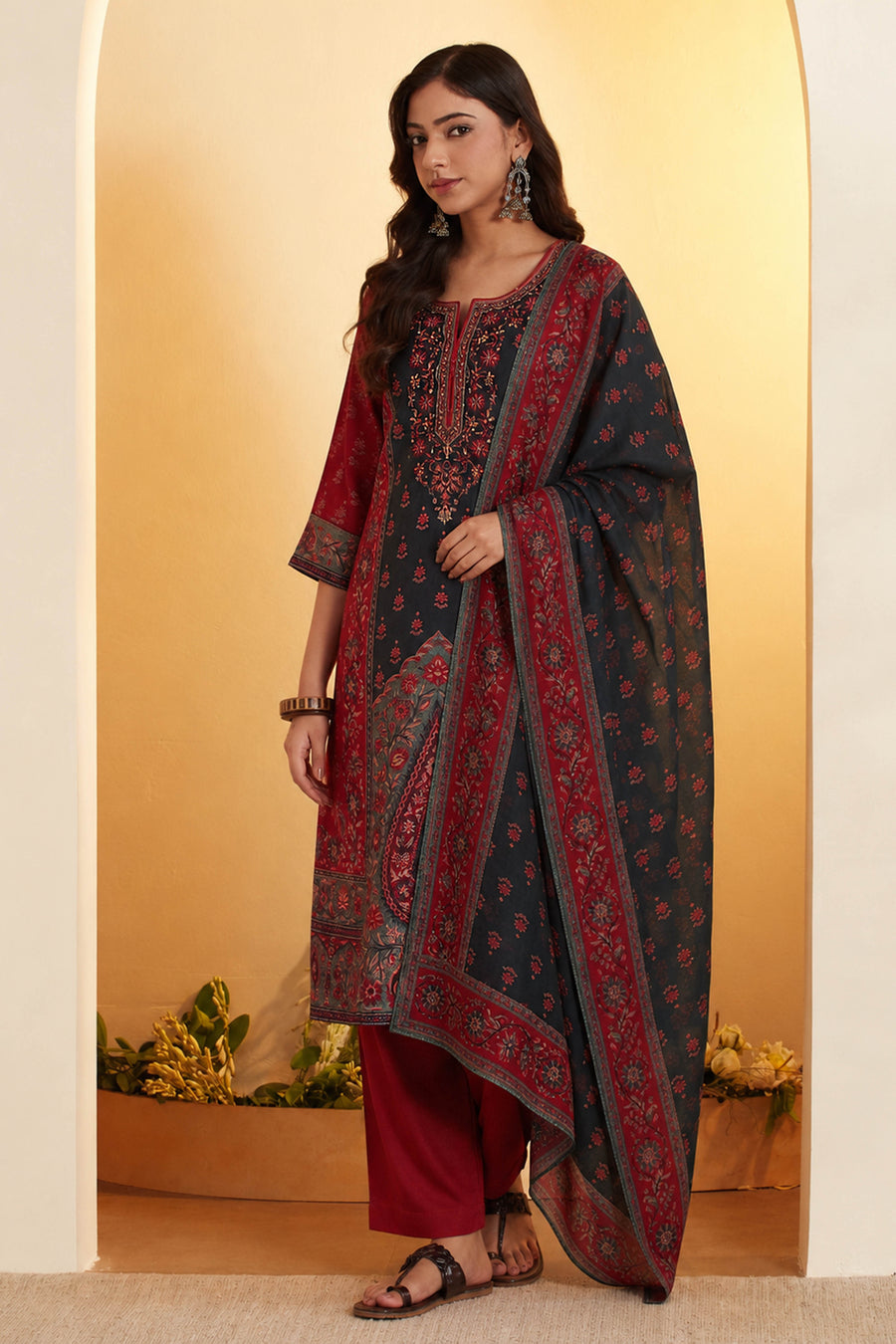 Black & Maroon Floral Printed Kurta Set – view 4