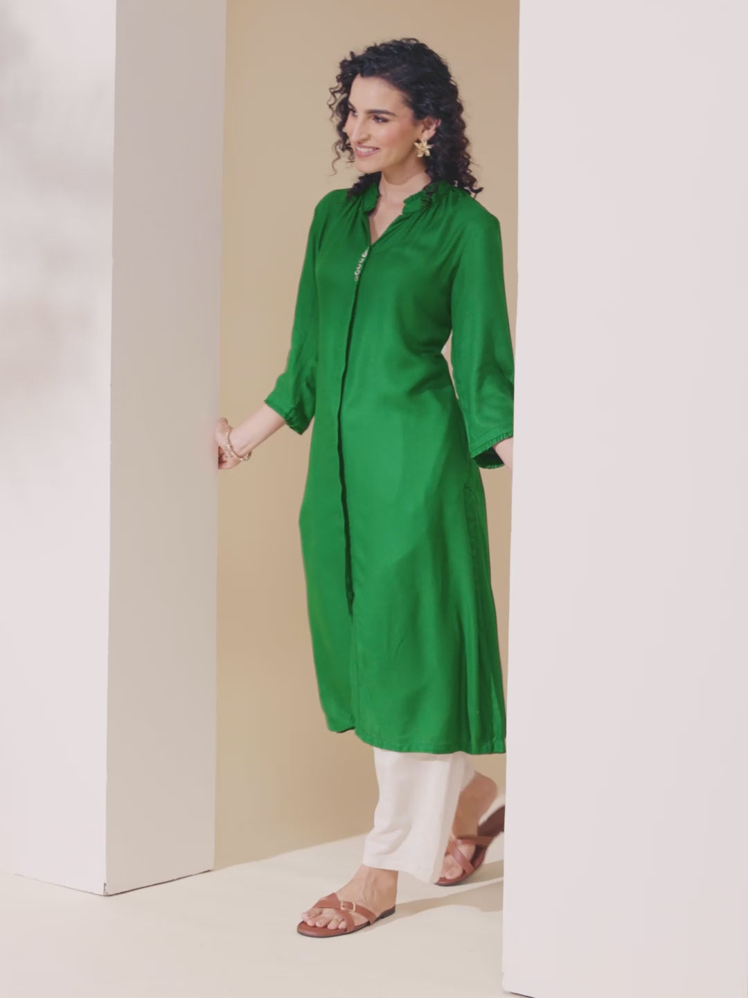 Emerald green solid straight kurta by BIBA, product video