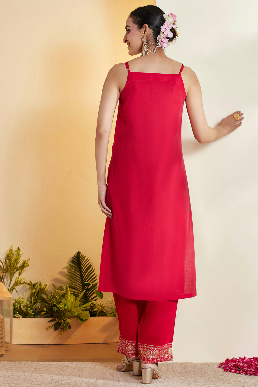Red & Gold Embellished Kurta Set – view 4