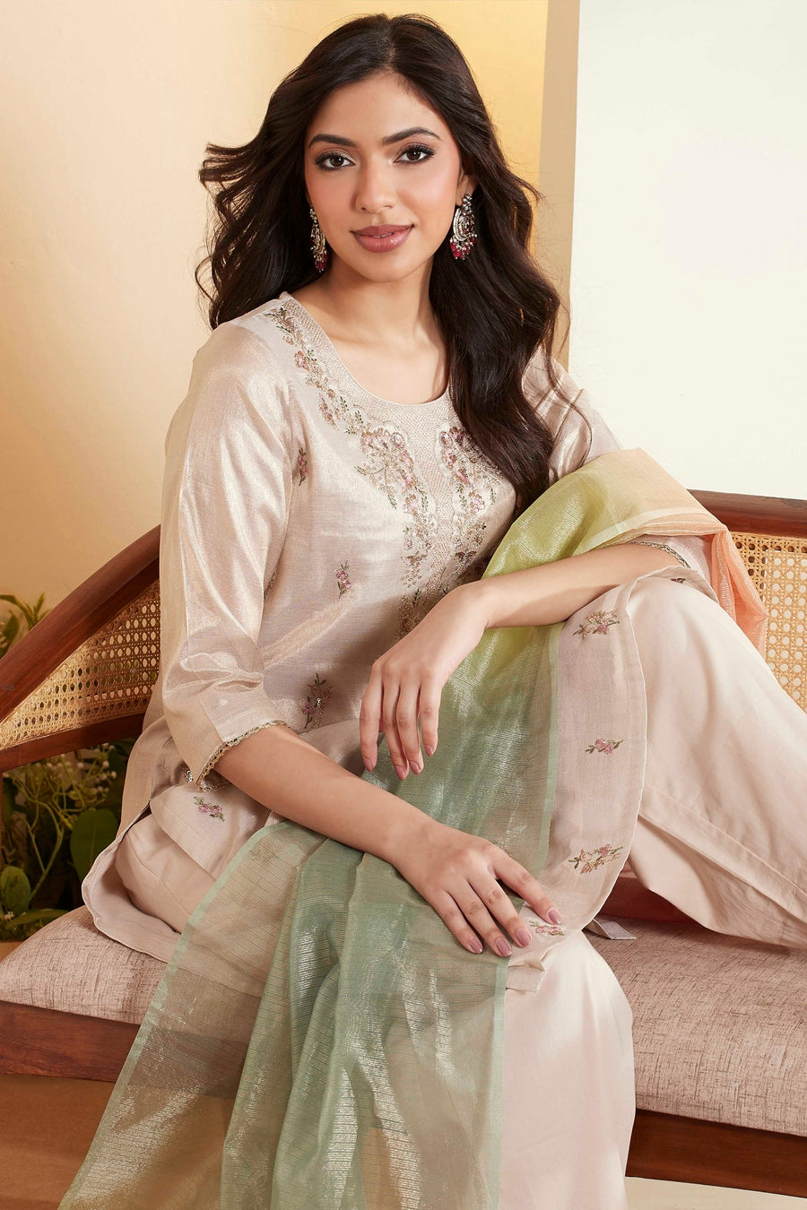 Off-White Floral Embroidered Kurta Set with Pastel Dupatta – view 2