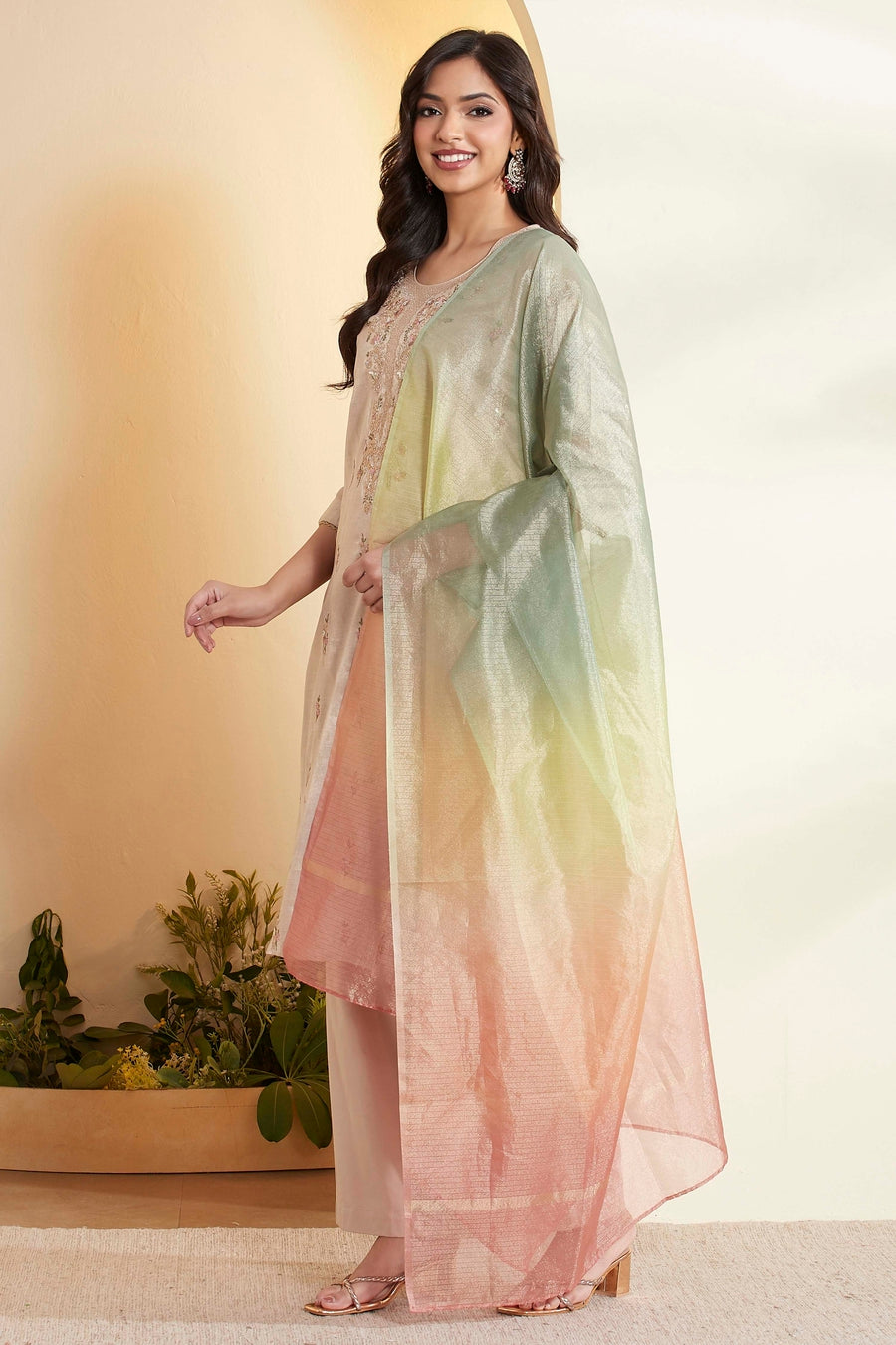 Off-White Floral Embroidered Kurta Set with Pastel Dupatta – view 3